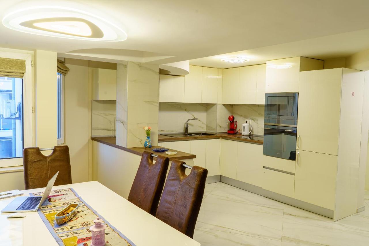 Centrally Located Apartment In Варна Екстер'єр фото